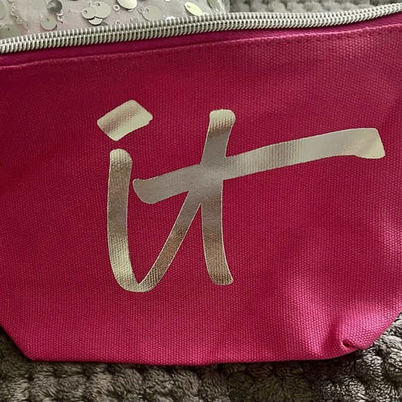 IT Cosmetics 7 Piece bundle - Picture 3 of 3